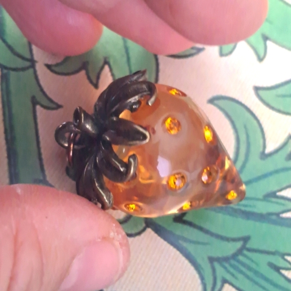 Kenneth Jay Lane lucite strawberry unmarked - Picture 2 of 7